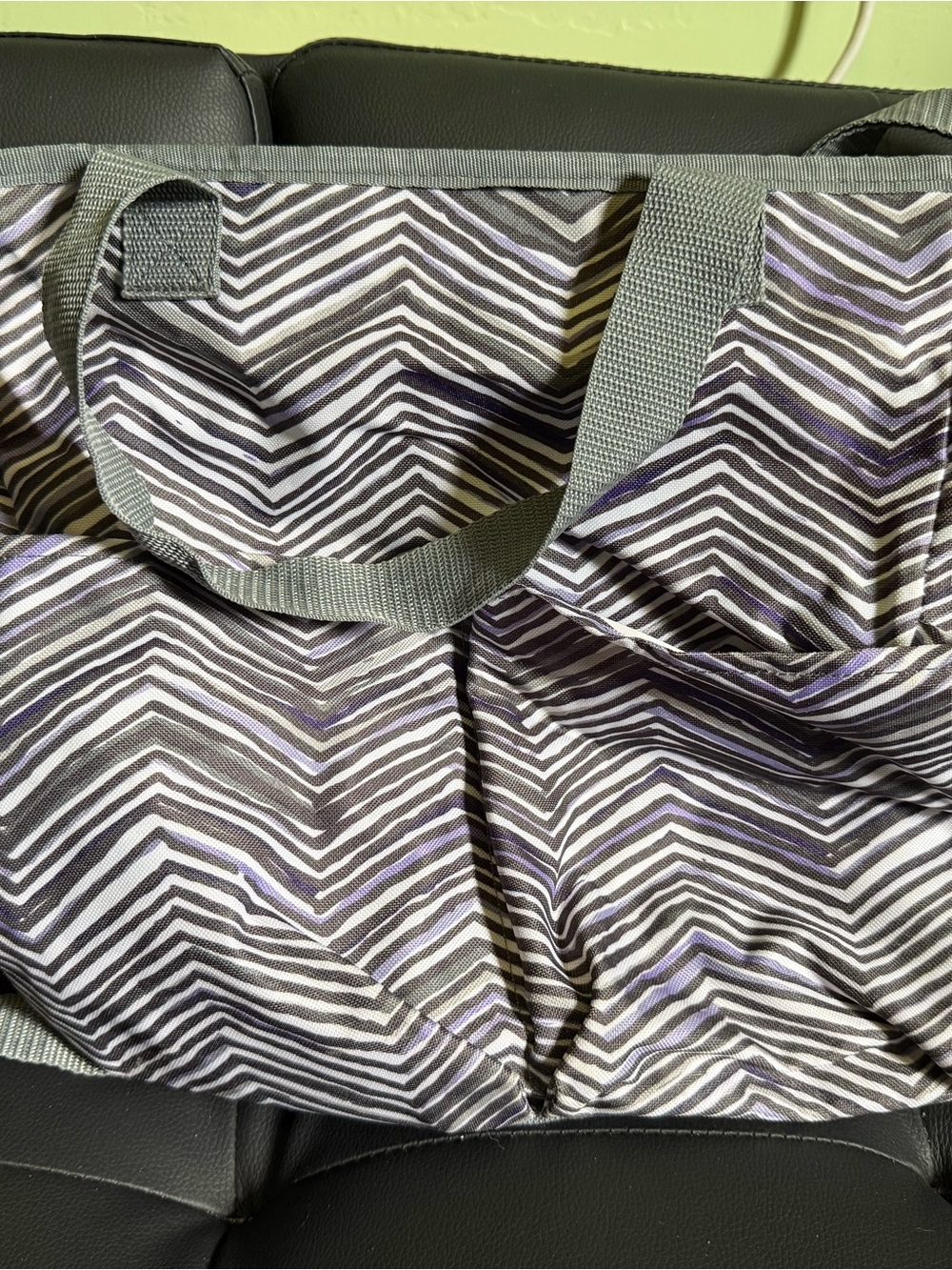 thirty-one Black, White & Gray Chevron Crossbody Tote